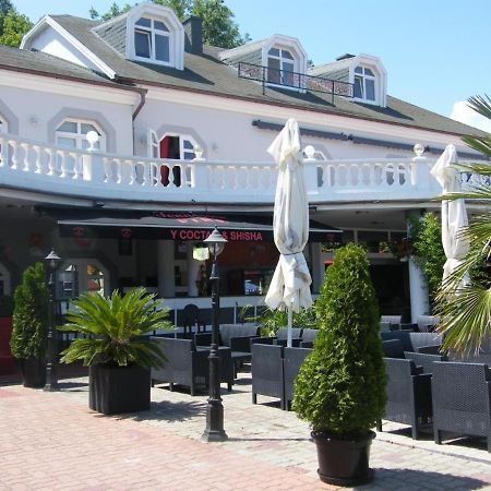 Y Hostel Balatonlelle Exterior photo