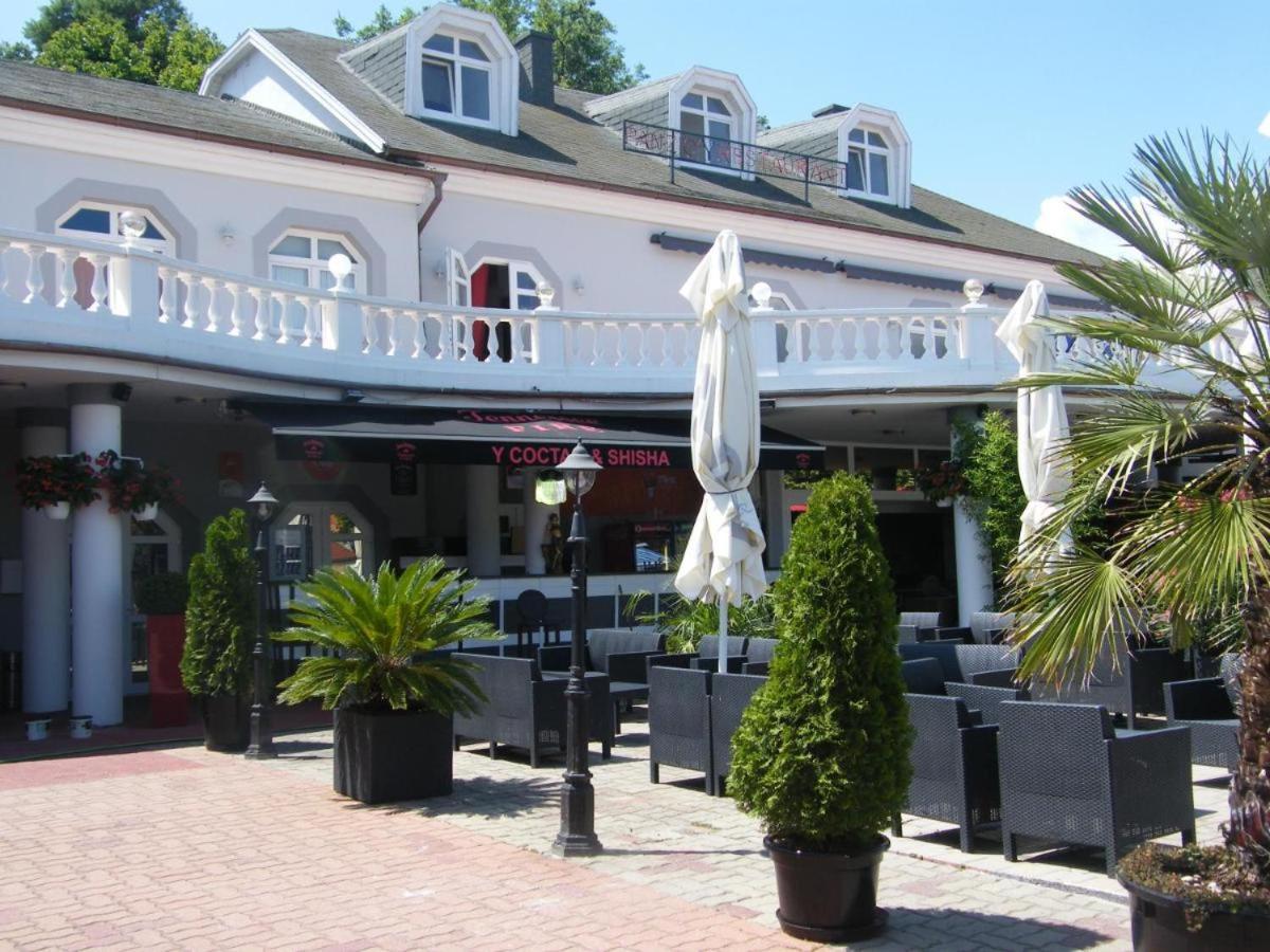 Y Hostel Balatonlelle Exterior photo